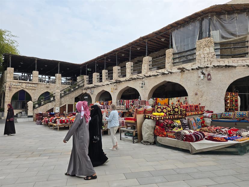 Souk traditionnel et architecture patrimoniale des Émirats