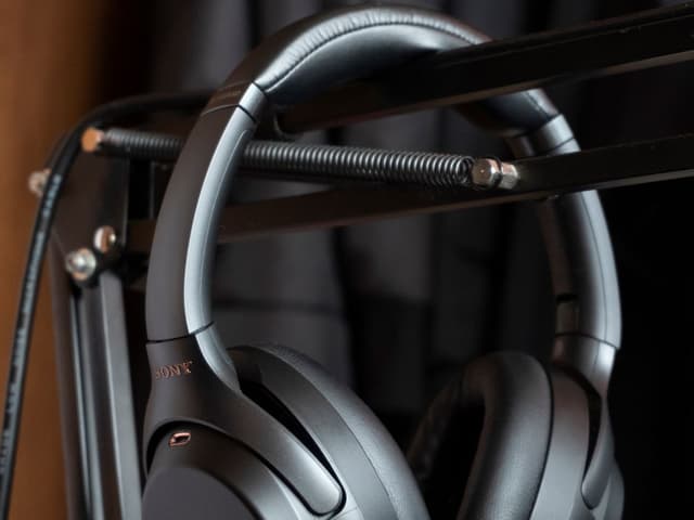 Casque audio sans fil noir, coussinets circum-auriculaires